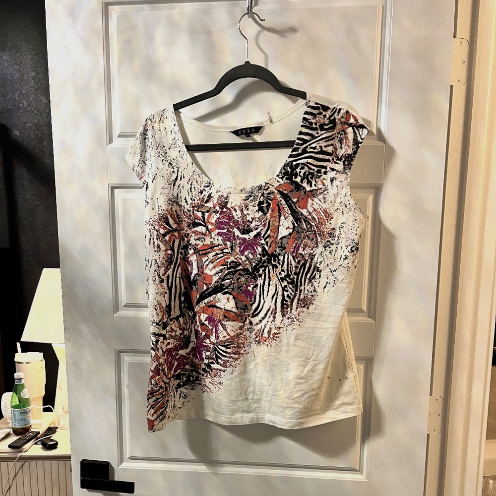 Sleeveless Abstract Graphic Top